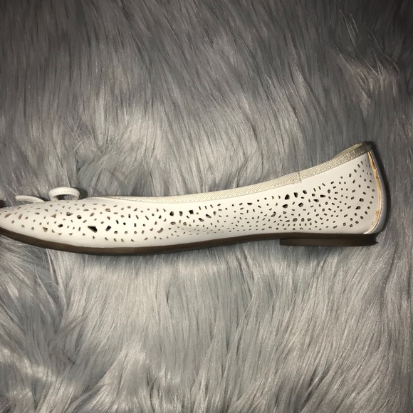 Kelly & Katie White Flats - Picture 3 of 8